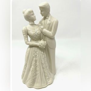 Wedding Promises Collection Bride and Groom Wedding Topper. 7 inches